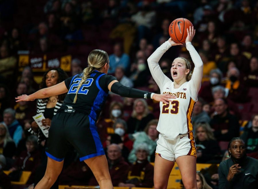 Guard Katie Borowicz looks to pass the ball in-bounds to her teammates during Minnesotas game against Kentucky, Dec. 7, 2022. The Gophers lost, 80-74.